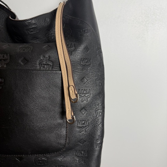 MCM Klara Large Black Leather Shoulder Bag - Picture 3 of 13